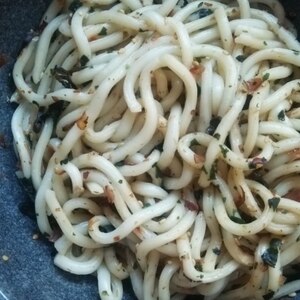 3分で出来る！チンして焼きうどん風ふりかけうどん